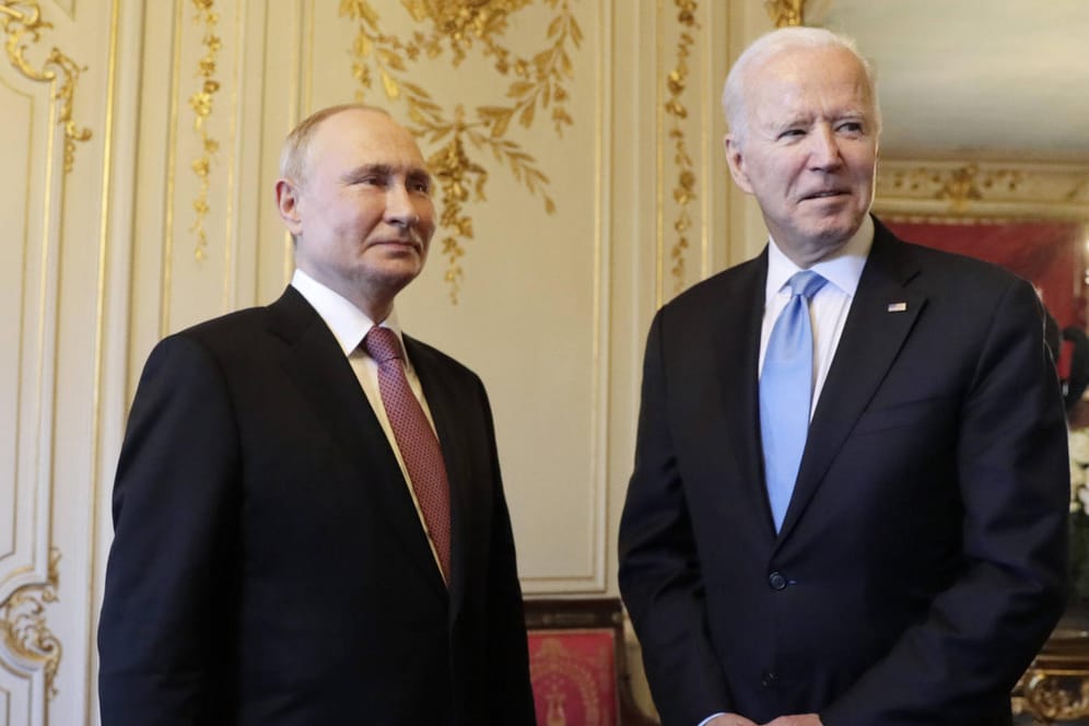 Wladimir Putin und Joe Biden: Der Kreml bremst bei einem möglichen Treffen der Präsidenten.