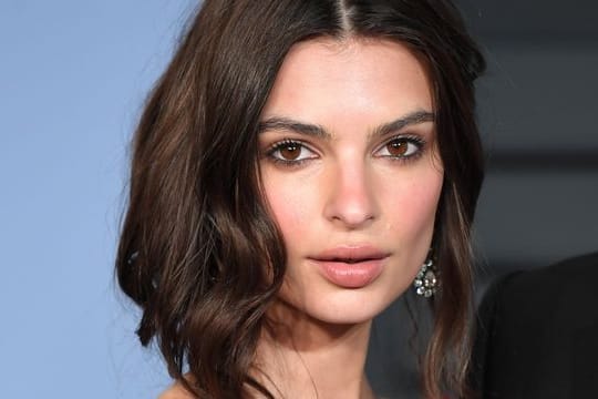 US-Model Emily Ratajkowski reflektiert in "My Body" über Schönheitsideale.