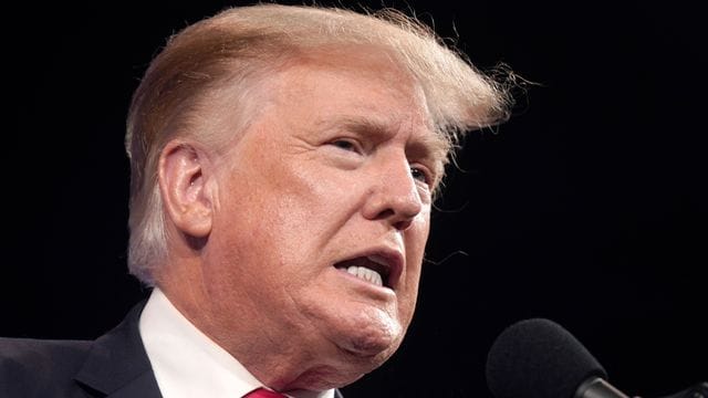 Der ehemalige US Präsident Donald Trump startet eine Twitter-Alternative, die in den USA bereits im App Store für iPhones verfügbar ist. Der ehemalige US Präsident Donald Trump startet eine Twitter-Alternative, die in den USA bereits im App Store für iPhones verfügbar ist.