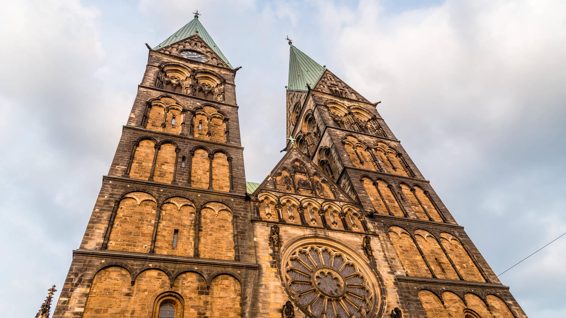 Der St. Petri Dom in Bremen (Archivbild): Ein alkoholisierter Mann sorgte hier für einen Polizeieinsatz.