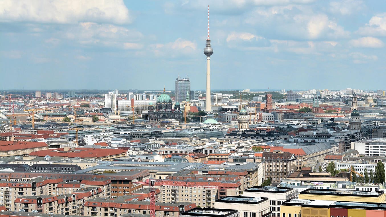 Berlin von oben (Symbolbild): Besonders in Großstädten steigen die Preise für Immobilien immer weiter an.