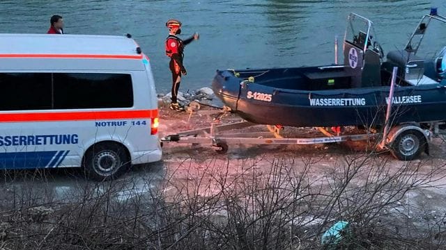 Auto in Salzach gestürzt Auto in Salzach gestürzt