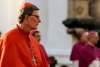 Kardinal Rainer Maria Woelki (Archivbild): Er wird am Aschermittwoch nicht wie geplant die Messe im Kölner Dom abhalten. Zurück zu seinem Amt kehren, möchte er trotzdem.