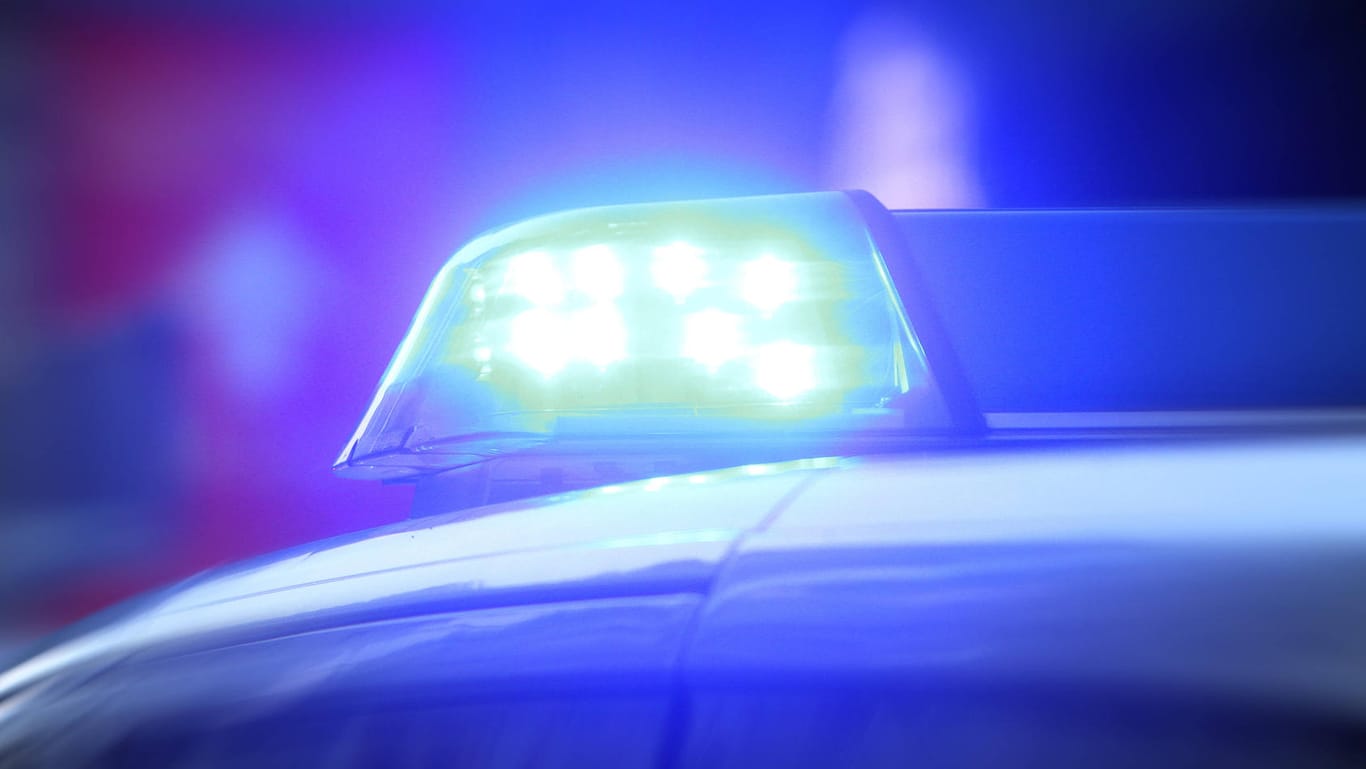 Polizei im Einsatz (Symbolfoto): In Leipzig kam es in den vergangenen Tagen zu mehreren schweren Straftaten.