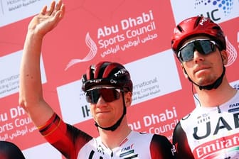 Pascal Ackermann (l) von Team Emirates belegt bei der zweiten Etappe der UAE-Tour den dritten Platz.