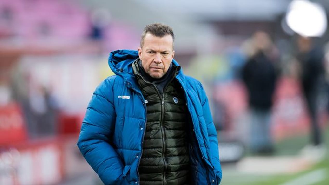Lothar Matthäus, sky-TV-Experte, kritisiert die Profis des BVB.