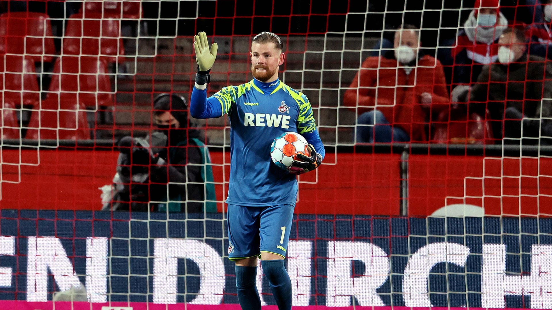 Timo Horn beim Spiel des 1. FC Köln gegen Eintracht Frankfurt: Trotz gelungenem Comeback will der Torhüter einen Transfer nicht ausschließen.