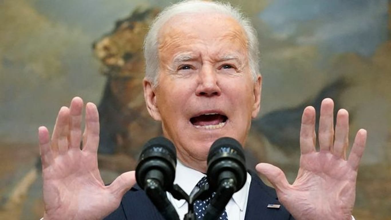 Präsident Joe Biden spricht im Weißen Haus über den Konflikt in der Ukraine.