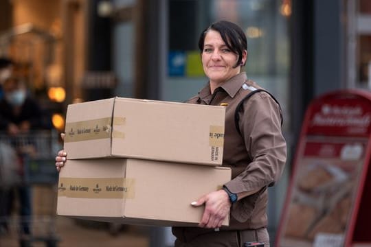 Viel in Bewegung und unter Menschen sein: Das gefällt Paketzustellerin Jennifer Barber an ihrem Beruf.