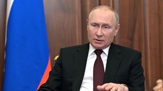 Russlands Präsident Wladimir Putin stellte bei seiner Fernsehansprache die Staatlichkeit der Ukraine infrage.