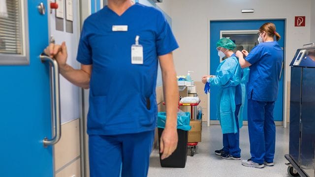 Eine wirkliche Entlastung in den Krankenhäusern steht inmitten der Omikron-Welle noch weiter aus. Eine wirkliche Entlastung in den Krankenhäusern steht inmitten der Omikron-Welle noch weiter aus.