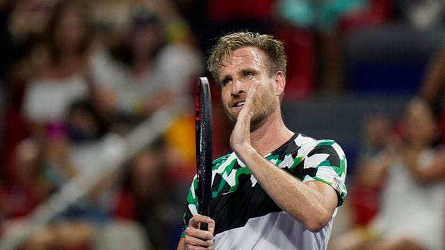 Peter Gojowczyk feiert seinen Sieg in Acapulco.