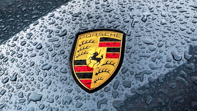 Porsche-Logo (Symbolbild): Der Sportwagenbauer soll an der Börse einsteigen.