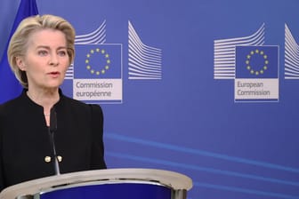 Ursula von der Leyen: Die EU will Russland harte Sanktionen entgegen setzen.
