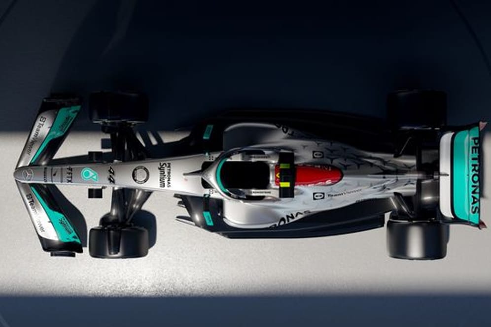Der neue Formel-1-Wagen von Mercedes ist wieder silber.