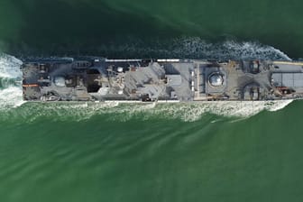 Das russische Landungsschiff BDK-58 Kaliningrad erreicht seinen Heimathafen Sewastopol im Schwarzen Meer. Die Marine spielt in Putins Drohgebärden eine große Rolle.