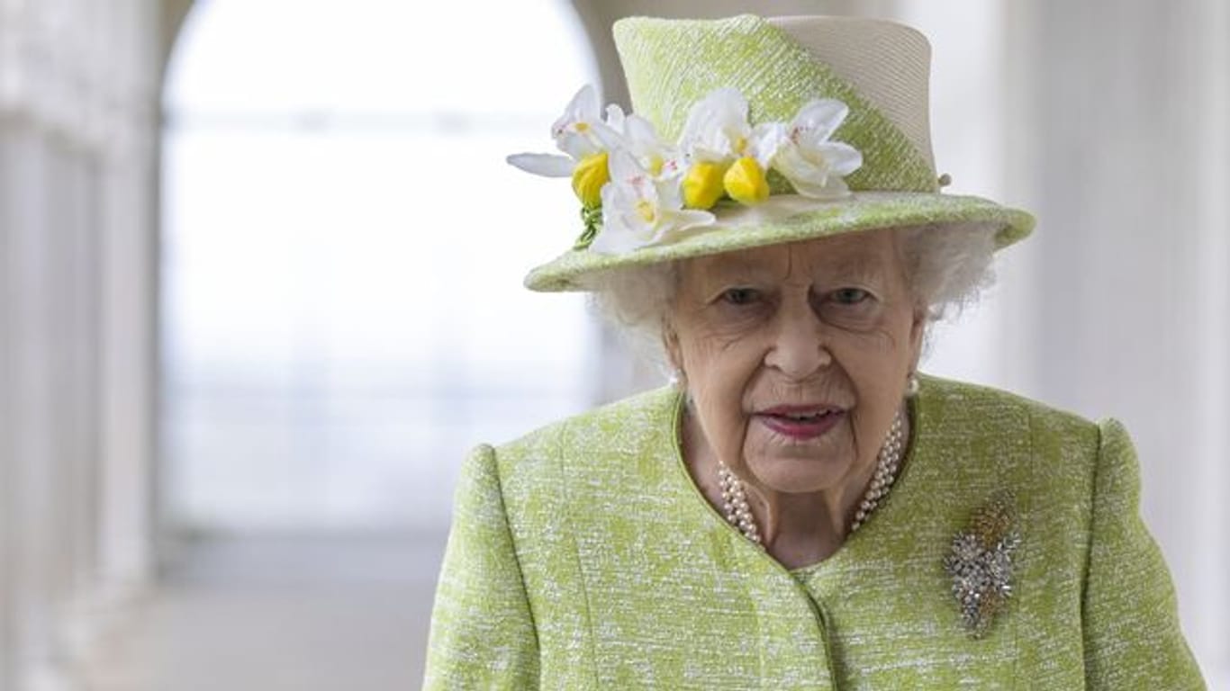 Queen Elizabeth verspürt weiterhin leichte erkältungsähnliche Symptome.
