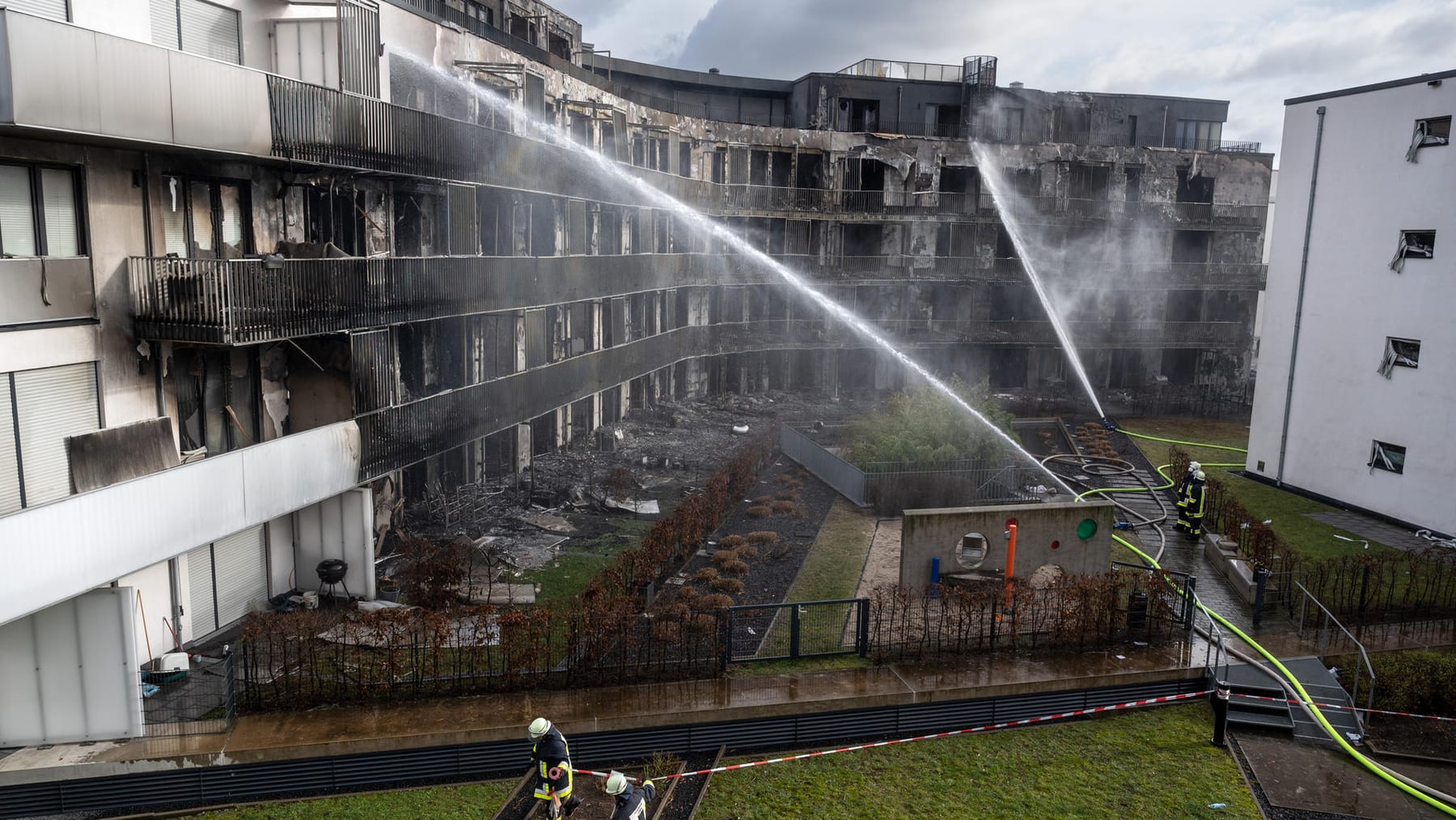 Großbrand in Essen Wohnkomplex muss nach Feuer abgerissen werden