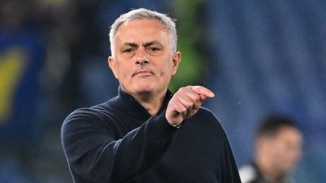 Wurde nach einem Ausraster für zwei Spiele gesperrt und zu einer Geldstrafe von 20. Wurde nach einem Ausraster für zwei Spiele gesperrt und zu einer Geldstrafe von 20.