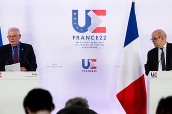Josep Borrell und Jean-Yves Le Drian: Der EU-Außenbeauftragte und der französische Außenminister verkündeten die Sanktionen gegen Russland.