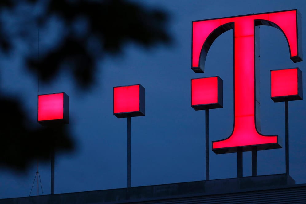 Telekom-Logo (Symbolbild): Bei dem Mobilfunkanbieter gibt es eine Störung.