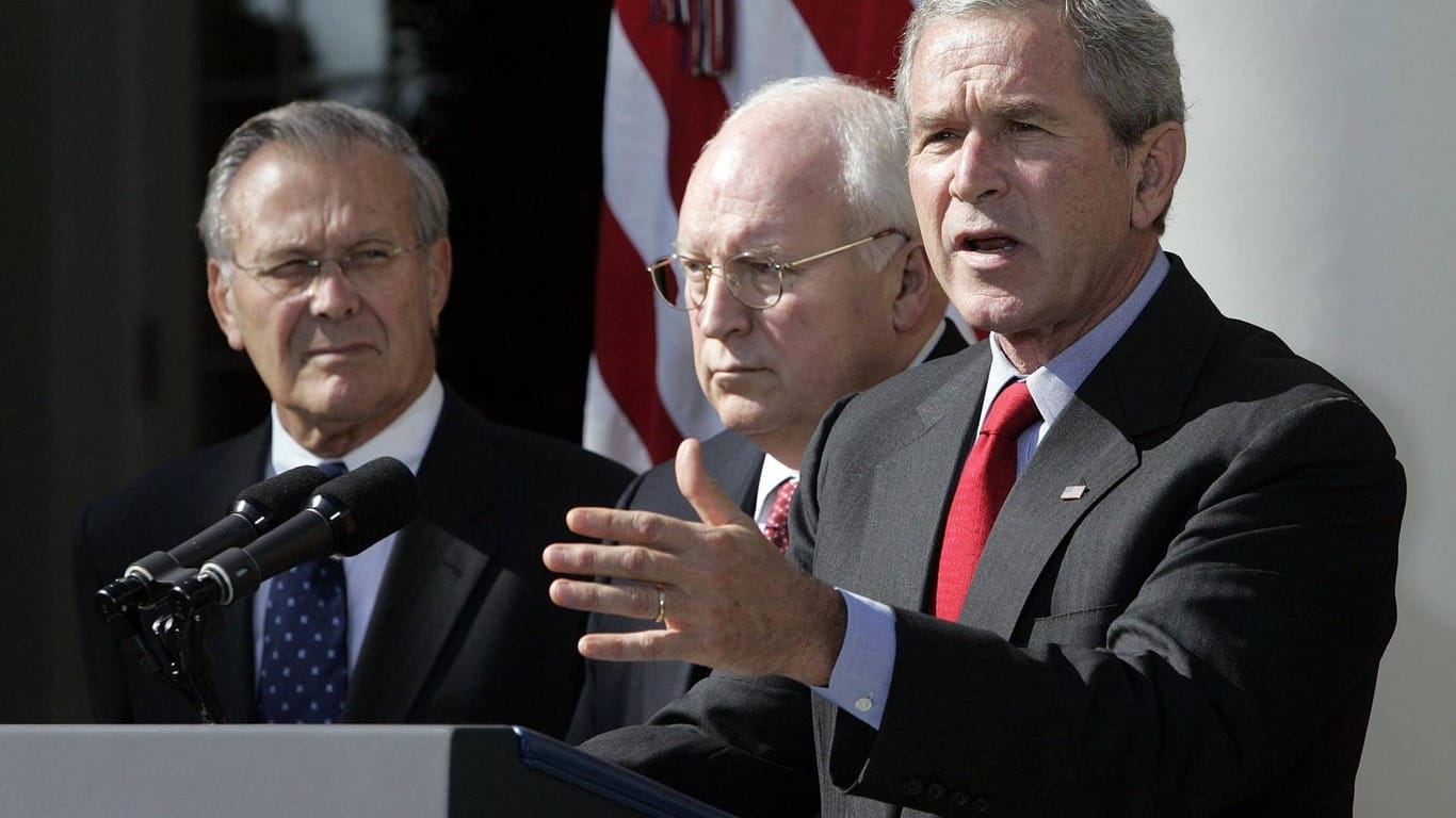 George W. Bush, Dick Cheney und Donald Rumsfeld überfielen 2003 den Irak.