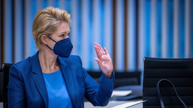 Manuela Schwesig zog wegen einer Verbal-Attacke von Hamburgs CDU-Vorsitzendem Christoph Ploß vor Gericht. Manuela Schwesig zog wegen einer Verbal-Attacke von Hamburgs CDU-Vorsitzendem Christoph Ploß vor Gericht.