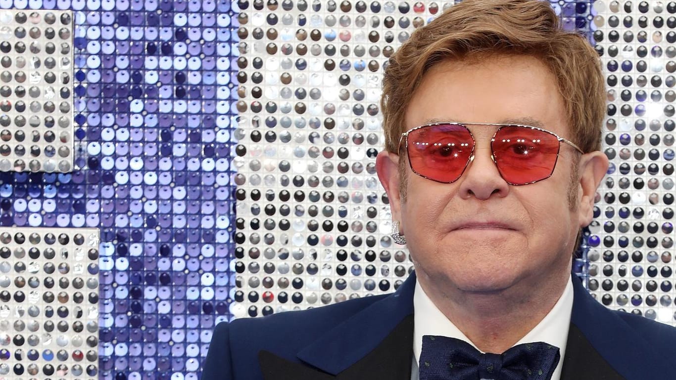 Sir Elton John: Der Musiker musste seinen Flug nach New York kurzzeitig unterbrechen.