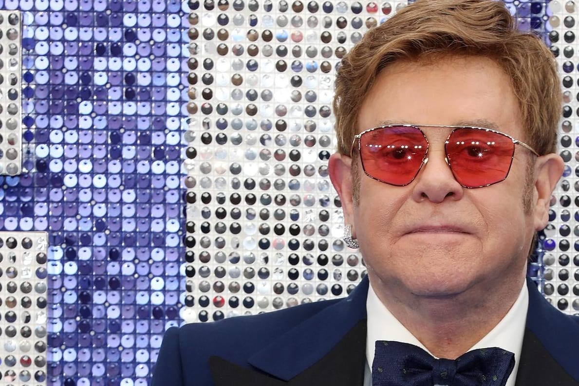 Sir Elton John: Der Musiker musste seinen Flug nach New York kurzzeitig unterbrechen.