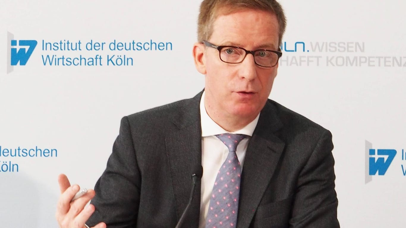 Michael Hüther, Präsident des Instituts der deutschen Wirtschaft (IW): Wegen des Karnevalsausfalls ergaben sich bundesweit Verluste in Höhe von 1,62 Milliarden Euro.
