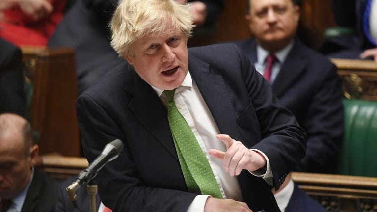 Boris Johnson bei einem Statement zur Situation in der Ukraine am Dienstag: Er kündigte ein weitreichendes Sanktionspaket an.