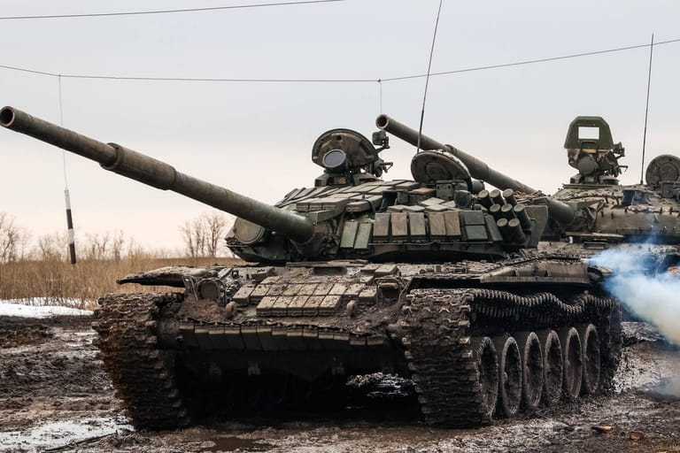Russische Panzer (Archiv): "Wer in Gottes Namen", fragte Biden, gebe Putin das Recht, neue Territorien auszurufen.