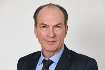 Herbert Knaup spielt den Anwalt Markus Gellert in der ARD-Serie "Die Kanzlei".