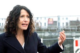 Verkehrssenatorin Bettina Jarasch (Archivbild): Die Grünen-Politikerin fordert mehr Geld vom Bund für den öffentlichen Nahverkehr.