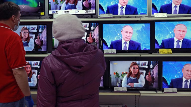 Opium für das Volk: Wladimir Putin übt sich in kremltreuen TV-Stationen in prorussischer Propaganda (Archivbild).
