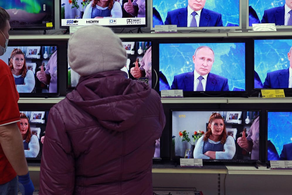 Opium für das Volk: Wladimir Putin übt sich in kremltreuen TV-Stationen in prorussischer Propaganda (Archivbild).