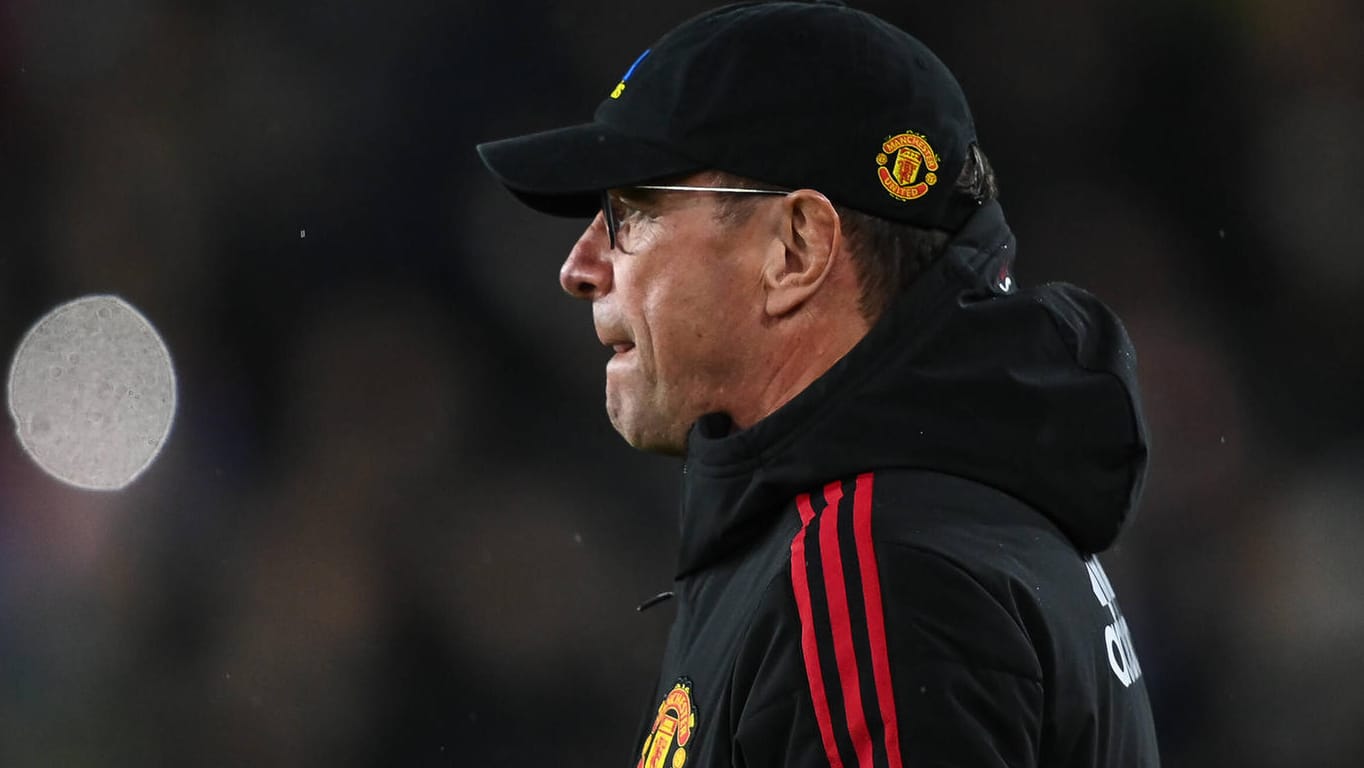 Ralf Rangnick: Der Trainer und sein Klub planten wegen der aktuellen politischen Lage um. Ralf Rangnick: Der Trainer und sein Klub planten wegen der aktuellen politischen Lage um.