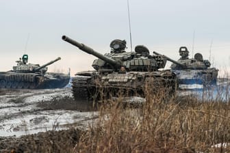 Russische Panzer bei einer Übung Anfang Februar: Wie schlagkräftig ist Russlands Armee?