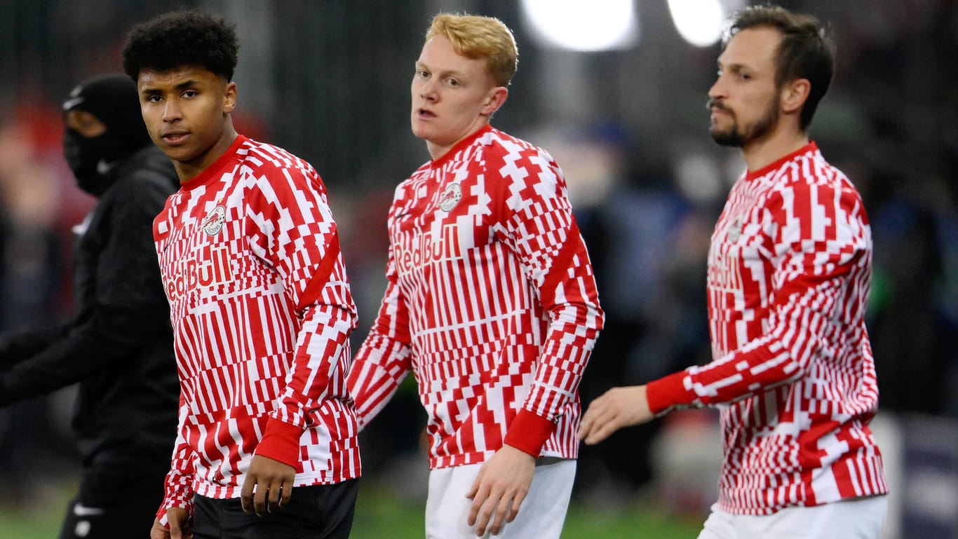Karim Adeyemi, Nicolas Seiwald und Andreas Ulmer (v.li) vor dem CL-Hinspiel gegen den FC Bayern: Am 8. März geht's für die Salzburger zum Rückspiel nach München.