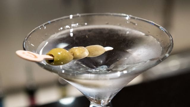 Ein Wodka Martini ohne einen Tropfen Alkohol? Das geht - inklusive James Bond-Gefühl.