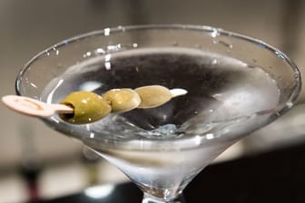 Ein Wodka Martini ohne einen Tropfen Alkohol? Das geht - inklusive James Bond-Gefühl.