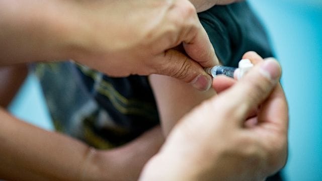Immer mehr Kleinkinder erhalten bis zu ihrem zweiten Geburtstag alle 13 von der Ständigen Impfkommission empfohlenen Impfungen. Immer mehr Kleinkinder erhalten bis zu ihrem zweiten Geburtstag alle 13 von der Ständigen Impfkommission empfohlenen Impfungen.