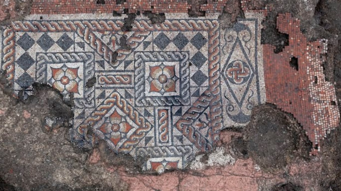 Blumen und geometrische Muster: Nur die angesehensten Städter hätten sich einen so feinen Bodenbelag leisten können.