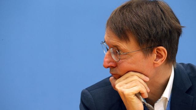 Karl Lauterbach wirbt weiterhin für eine allgemeine Impfpflicht ab 18 Jahren. Karl Lauterbach wirbt weiterhin für eine allgemeine Impfpflicht ab 18 Jahren.