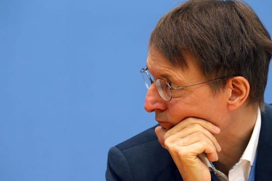 Karl Lauterbach wirbt weiterhin für eine allgemeine Impfpflicht ab 18 Jahren.