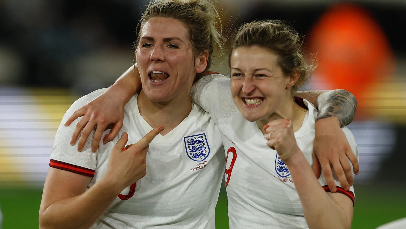 Millie Bright und Ellen White: Die beiden englischen Nationalspielerinnen trafen beide gegen Deutschland.