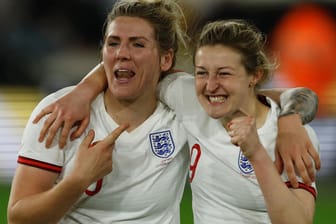 Millie Bright und Ellen White: Die beiden englischen Nationalspielerinnen trafen beide gegen Deutschland.