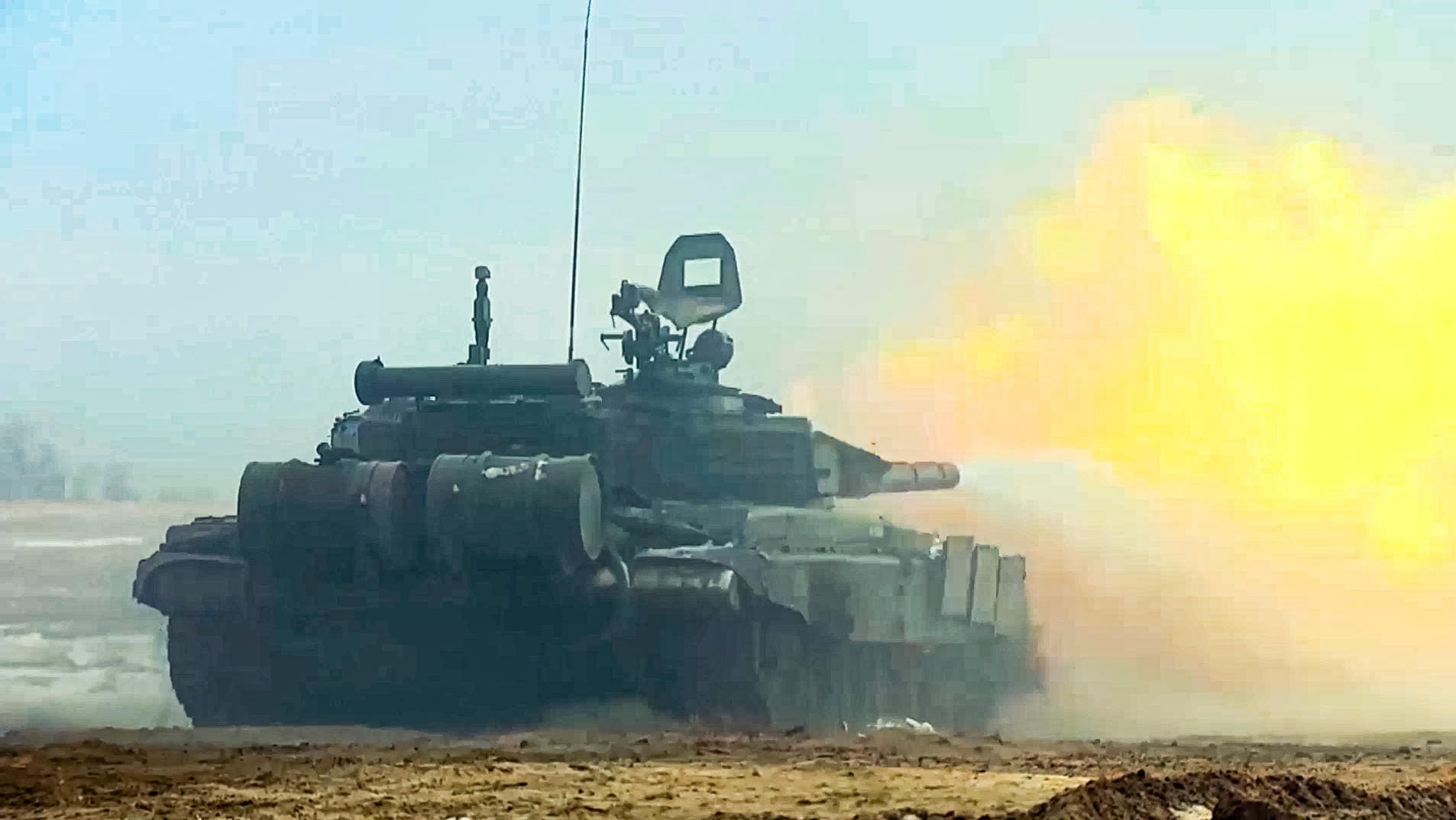 Russische Panzer nahe der ukrainischen Grenze: Die USA befürchten eine Invasion in den nächsten 48 Stunden. Russische Panzer nahe der ukrainischen Grenze: Die USA befürchten eine Invasion in den nächsten 48 Stunden.