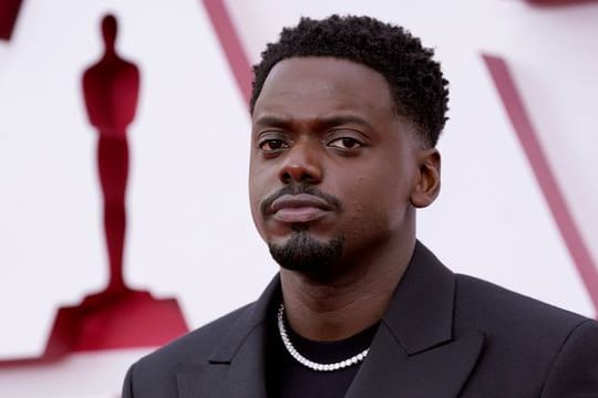 Schauspieler Daniel Kaluuya bei der Oscar-Verleihung 2021.