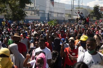 Fabrikarbeiter fordern höhere Löhne am ersten Tag eines dreitägigen Streiks in Port-Au-Prince.